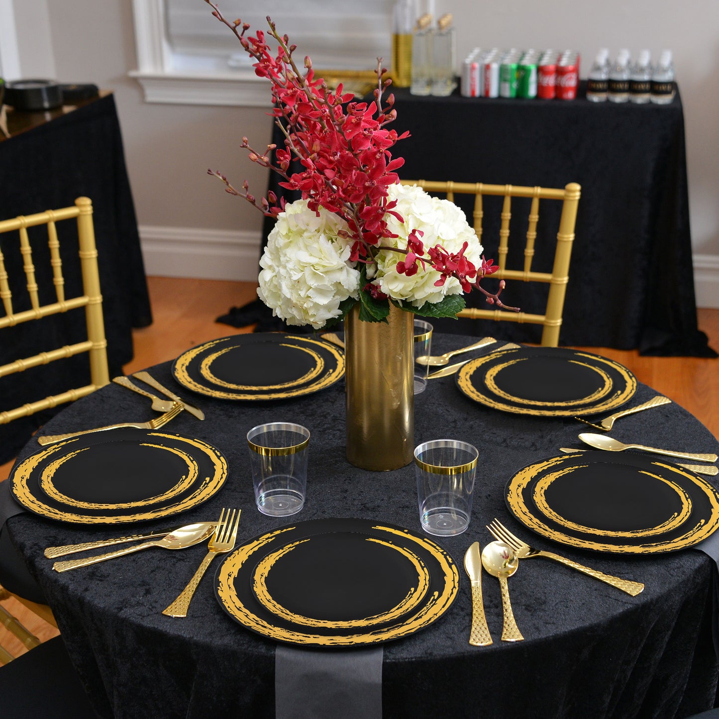 Black with Gold Moonlight Round Plastic Dinner Plates (10.25")