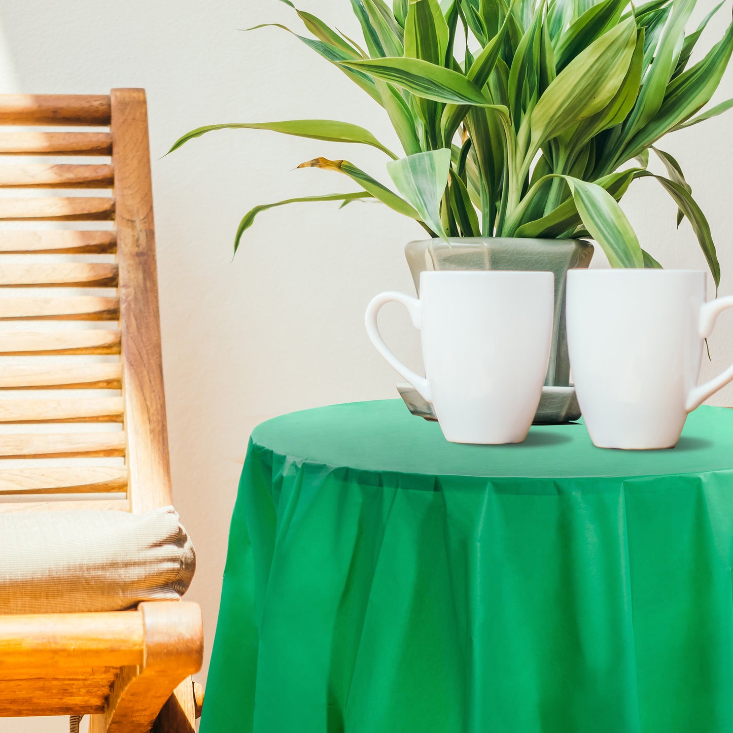 Hunter Green Round Plastic Tablecloths (84")