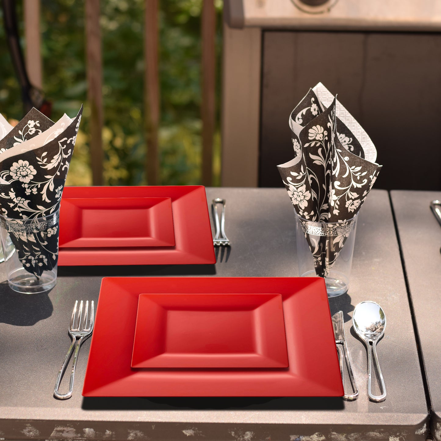 Red Square Disposable Plastic Dinner Plates (9.5")