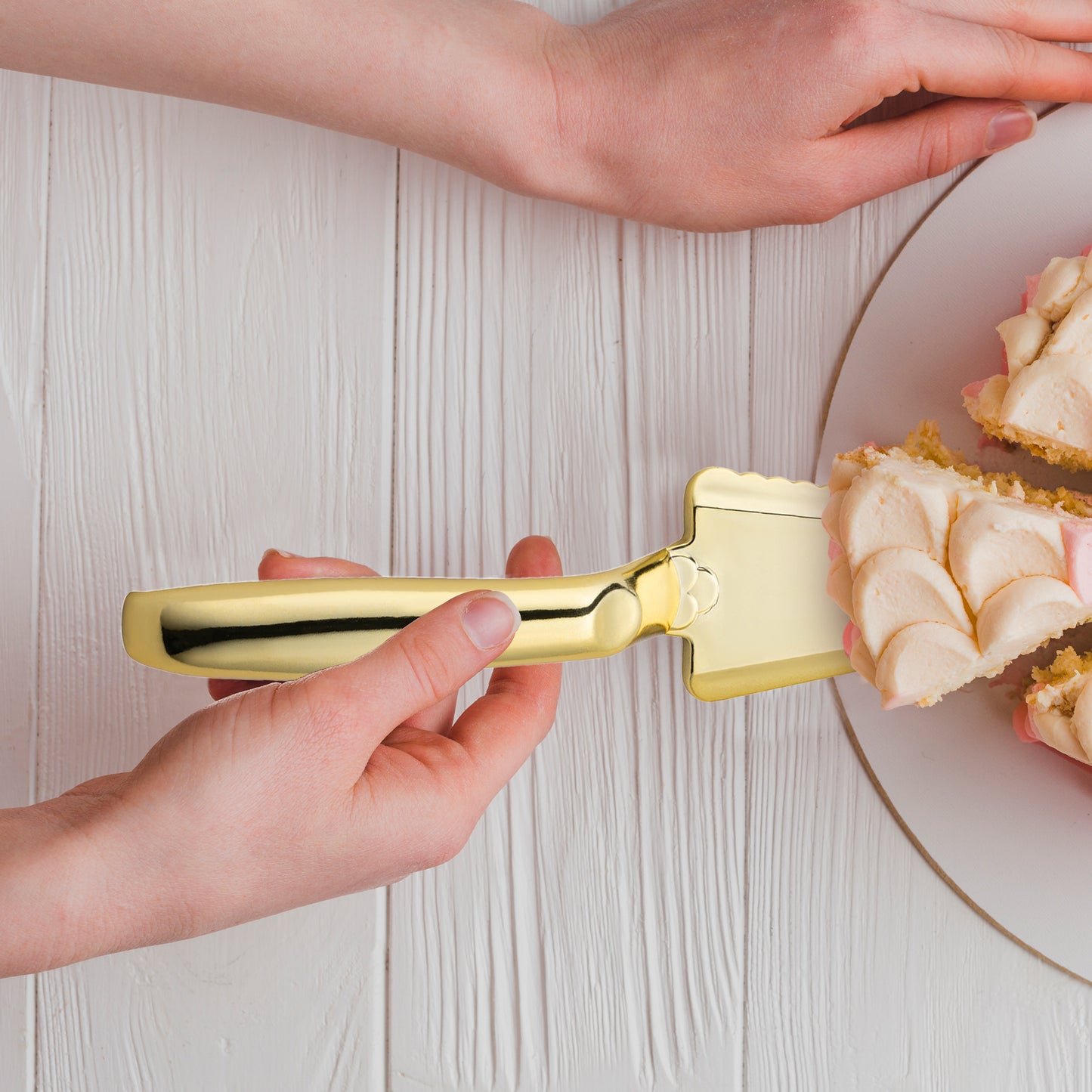 Shiny Gold Disposable Plastic Cake Lifters