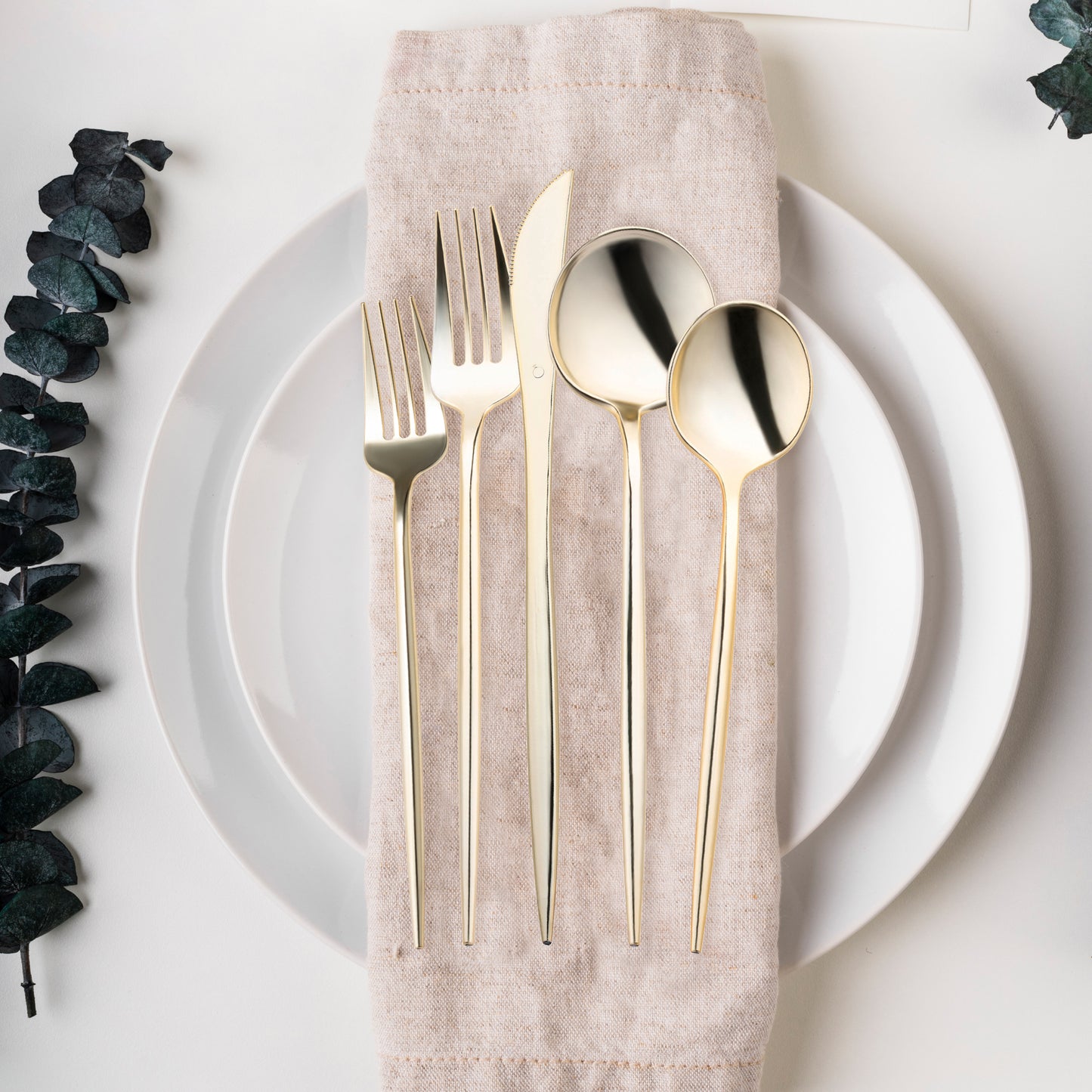 Shiny Metallic Gold Moderno Disposable Plastic Dinner Spoons