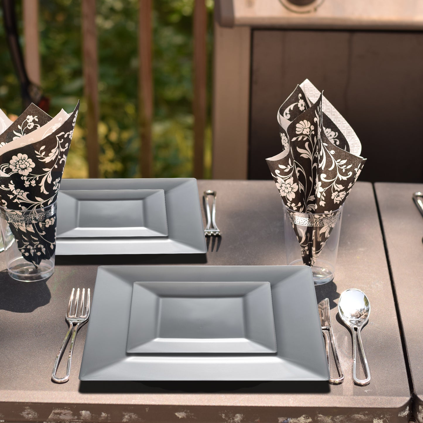 Silver Square Disposable Plastic Dinner Plates (9.5")