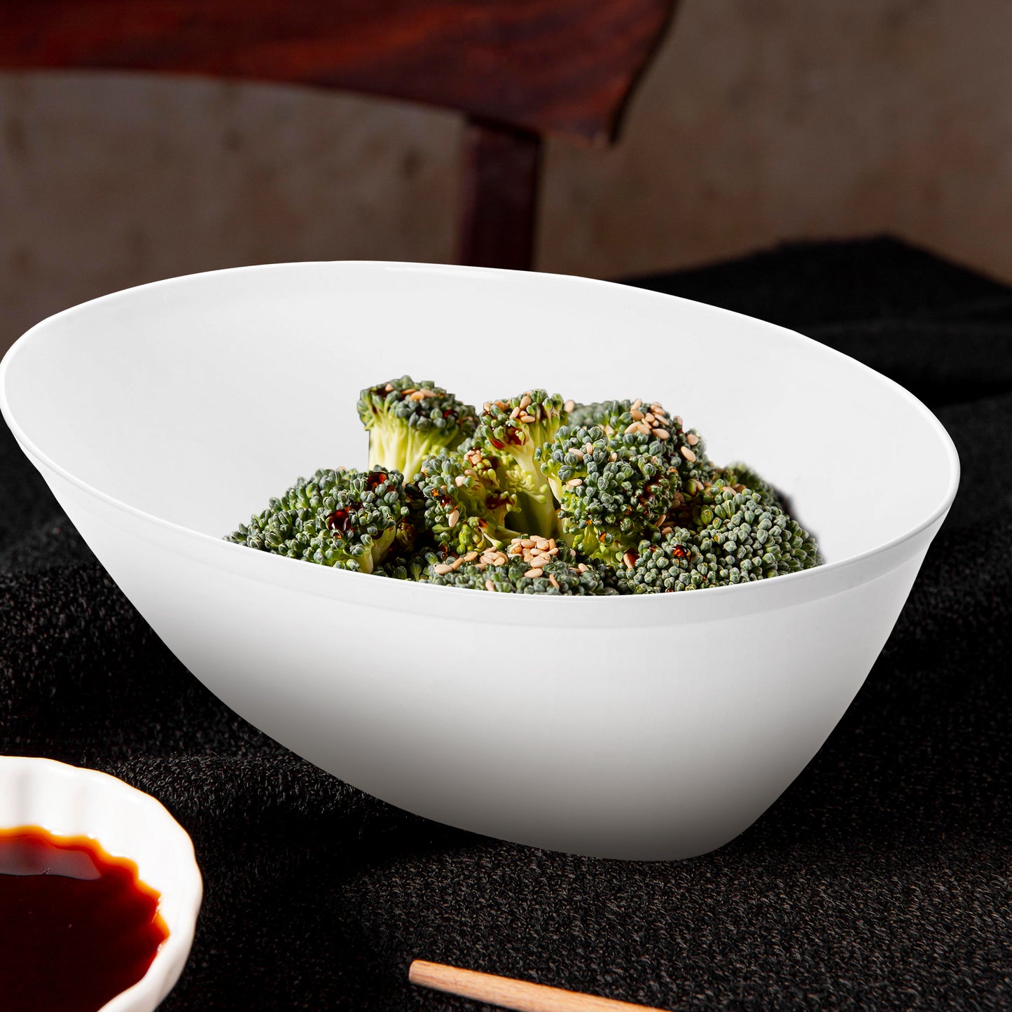 White Oval Disposable Plastic Serving Bowls (2 qt.)