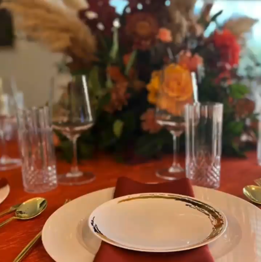 Glamorous Gatherings: Luxe Table Setting Ideas for Entertaining