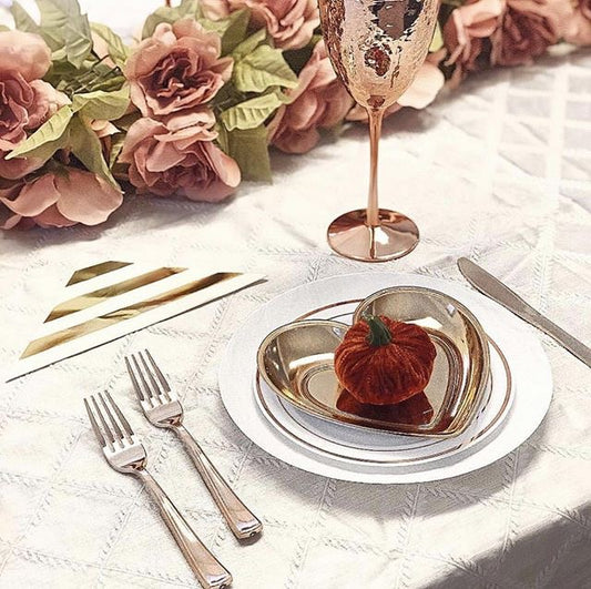 Mixing Romance and Minimalism: A Guide to a Modern Valentine's Day Table