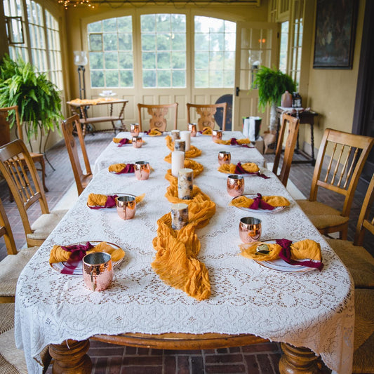 A Symphony of Fall Elegance: Creating a Fashionable Autumn Tablescape