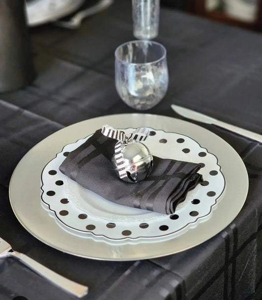 Seasonal Sophistication: Winter Tablescape Trends