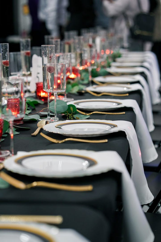 How Disposable Dinnerware Can Enhance Your Wedding Reception?