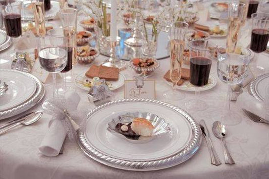 How Do You Decorate a Tabletop?