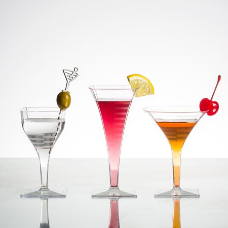 Why Are Disposable Plastic Glasses the Best Solution for Outdoor Parties?