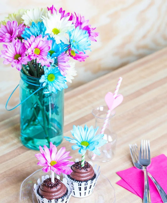 Chic Place Setting to Beautify Your Mother's Day Party