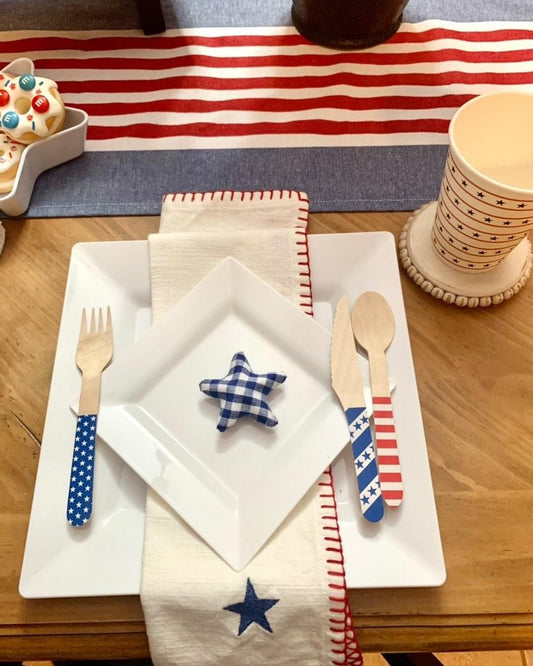 All-American Elegance: Tips and Ideas for a Stunning 4th of July Table Arrangement