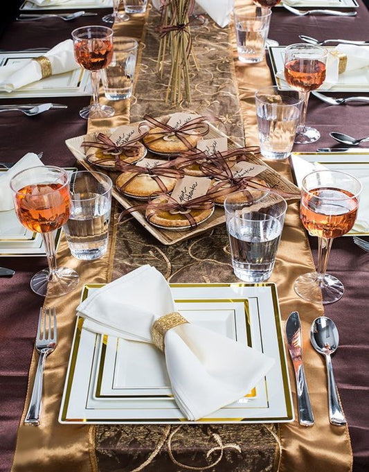 How Do You Decorate a Thanksgiving Table on a Budget?