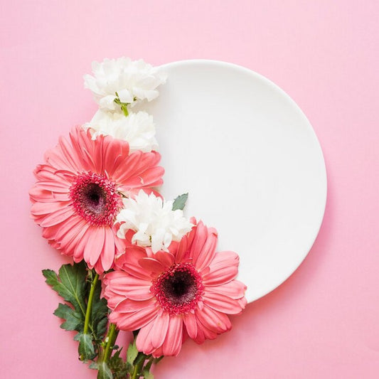 Petals & Plates: How to Perfect Your Place Settings with Flowers