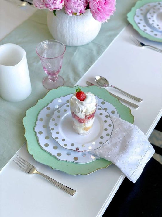 Elevate Your Dining Experience with Stunning Plastic Dinnerware
