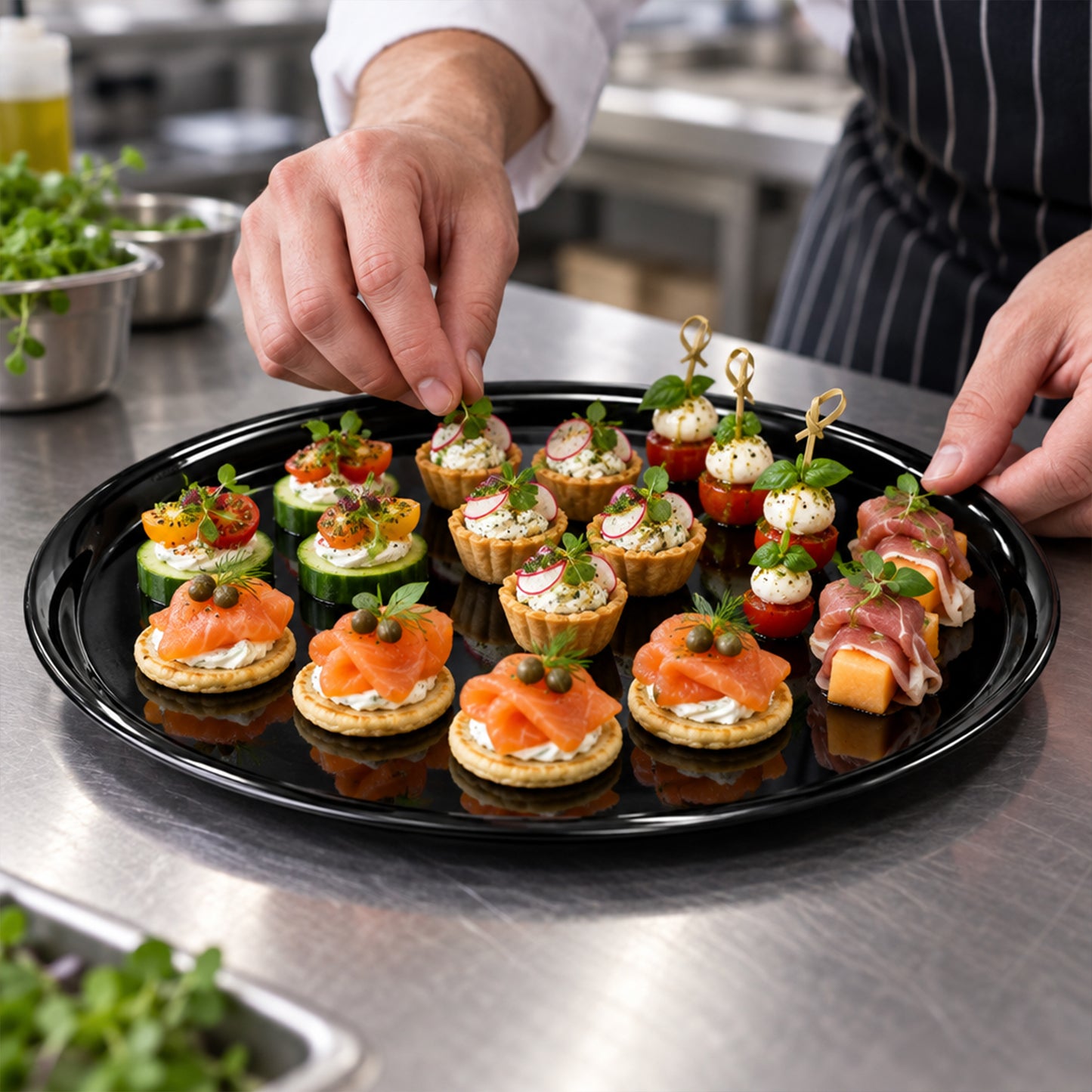18" Black Round Plastic Trays
