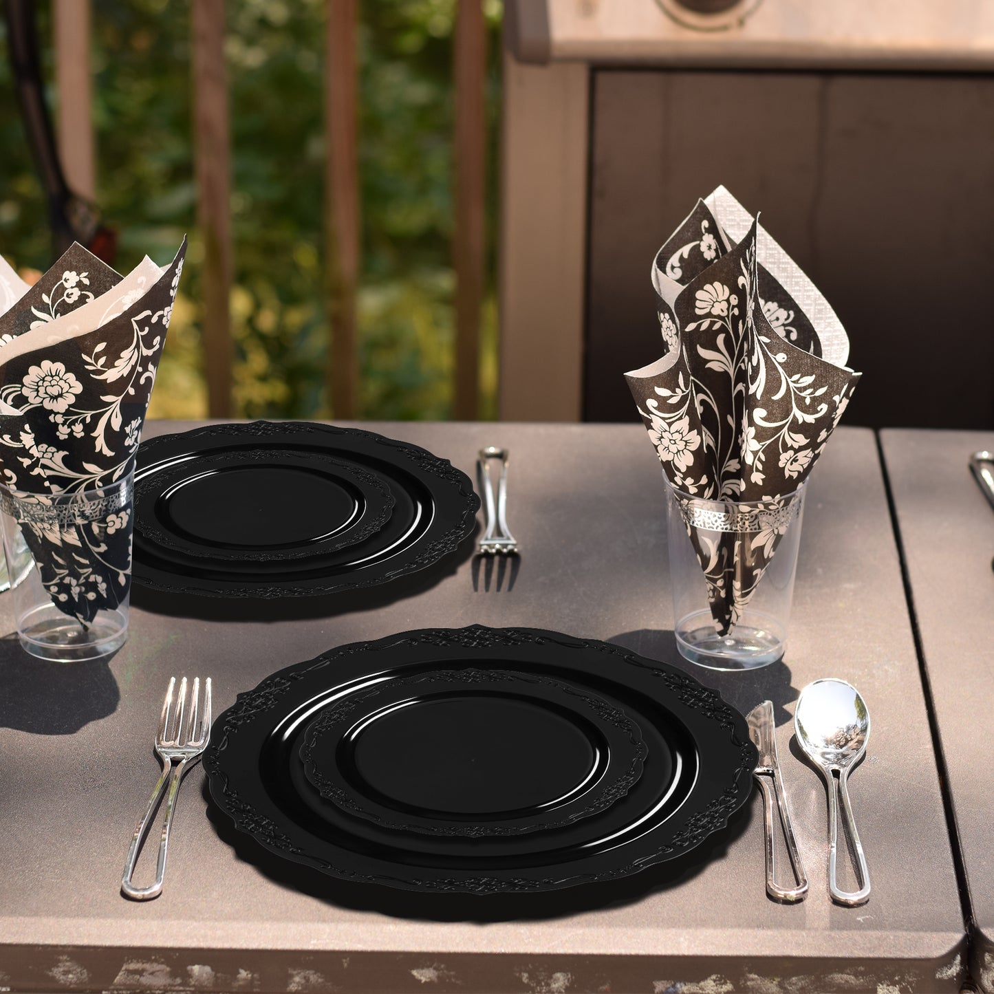 Black Vintage Rim Round Disposable Plastic Salad Plates (7.5")
