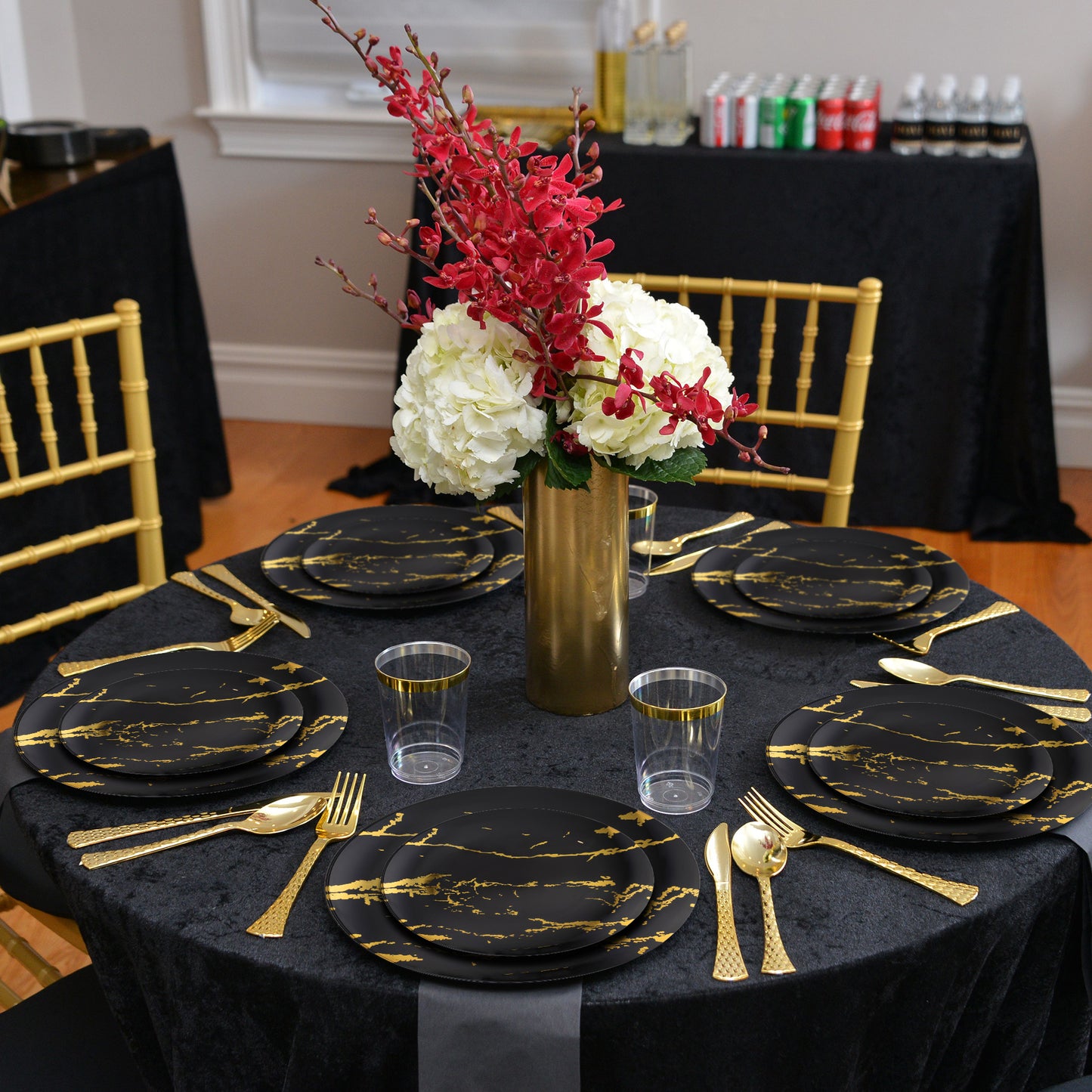 Black with Gold Stroke Round Disposable Plastic Salad Plates (7.5")