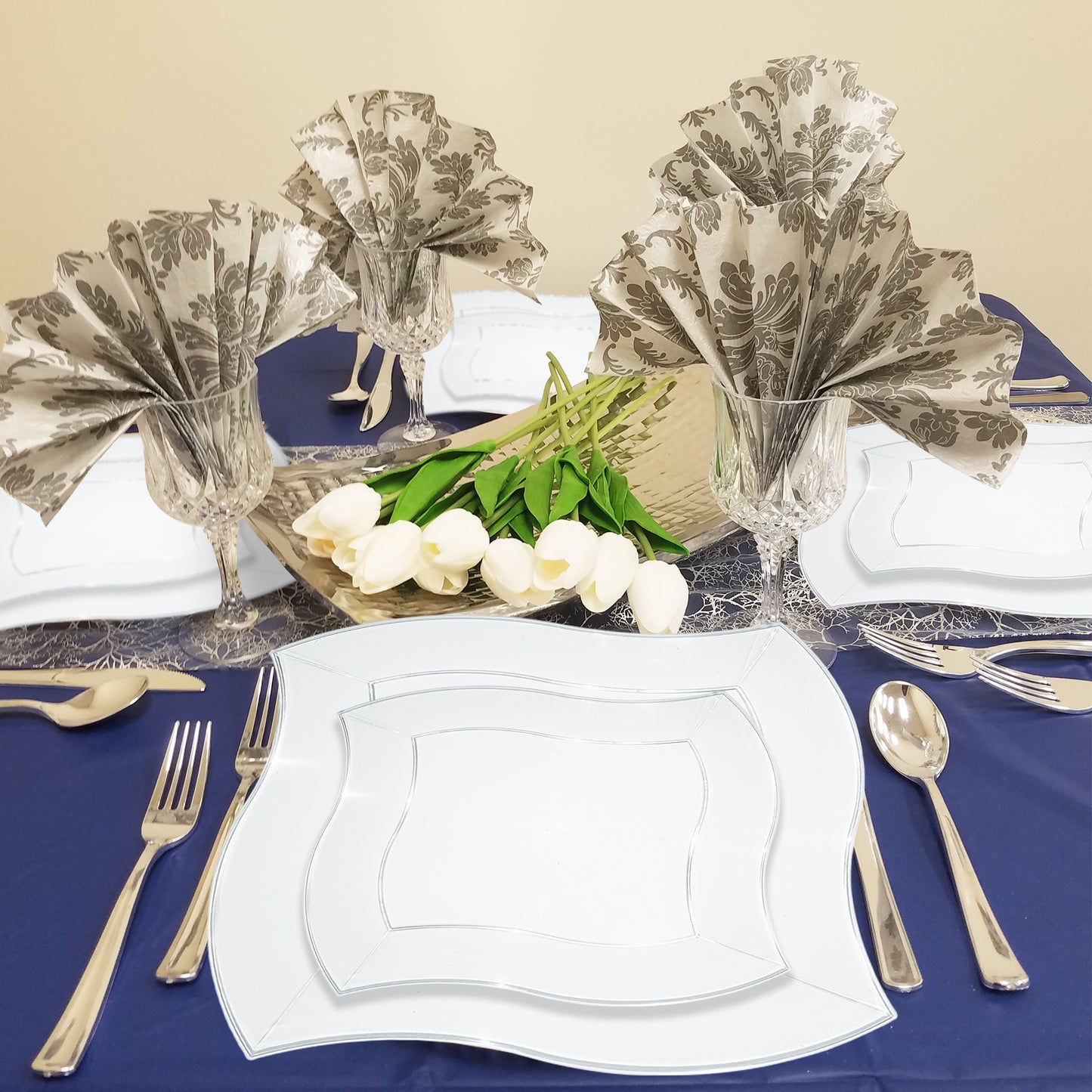 Clear Wave Disposable Plastic Dinner Plates (10")