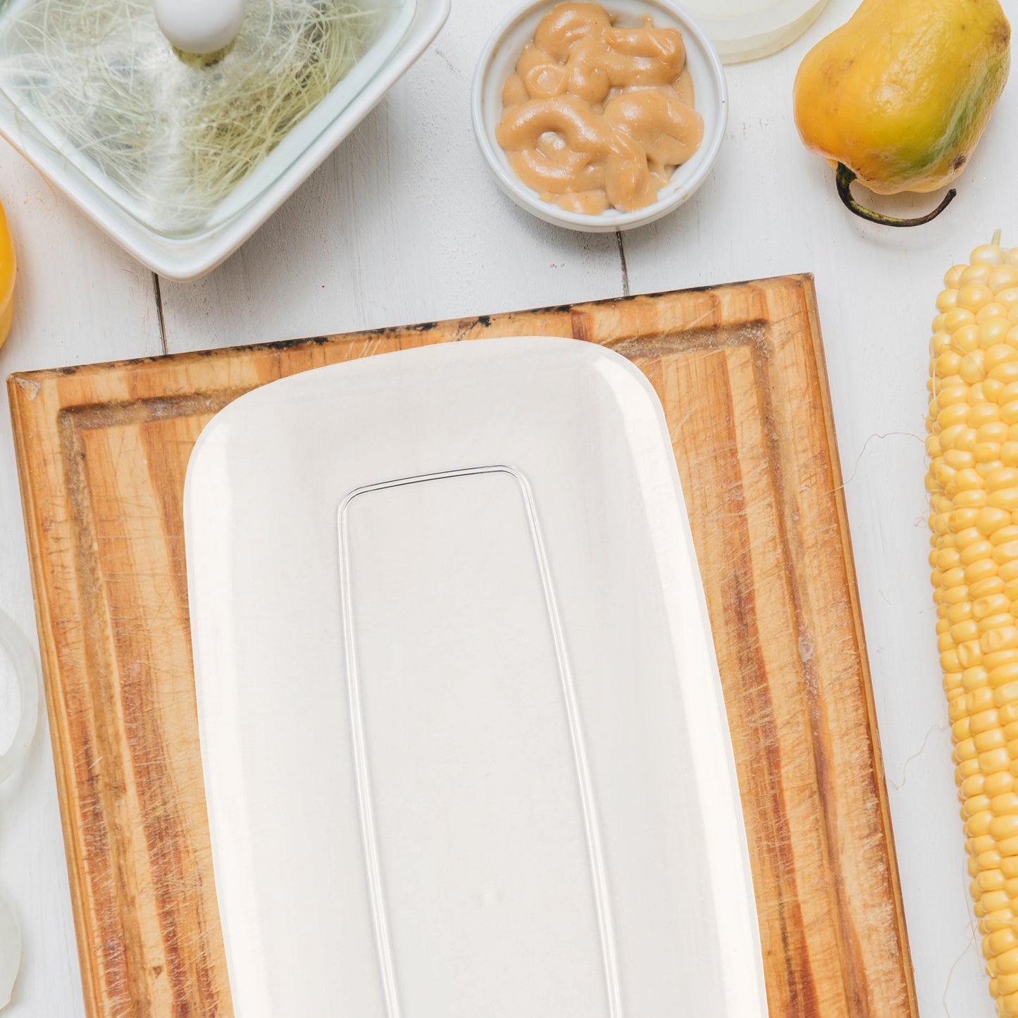 Solid Clear Flat Raised Edge Rectangular Plastic Plates (10.6" x 5")