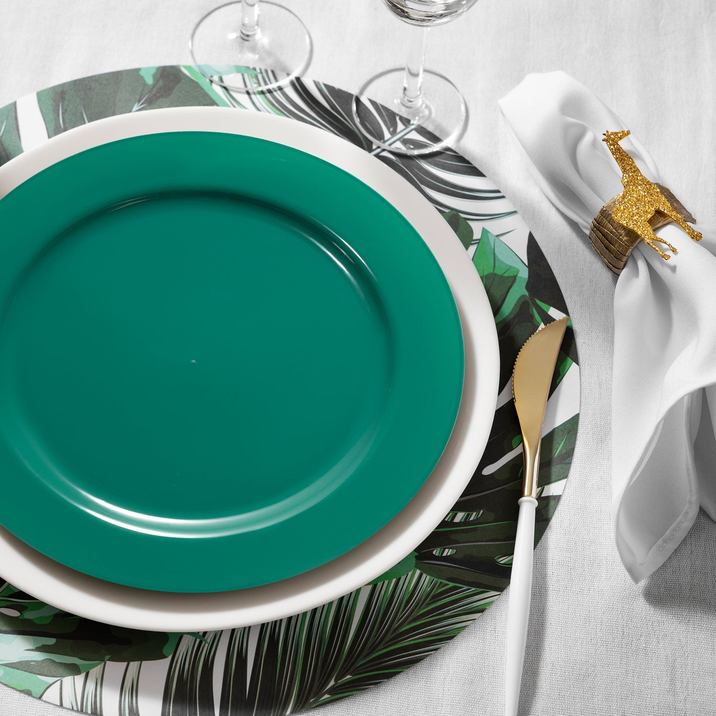 Solid Green Holiday Round Disposable Plastic Salad Plates (7.5")
