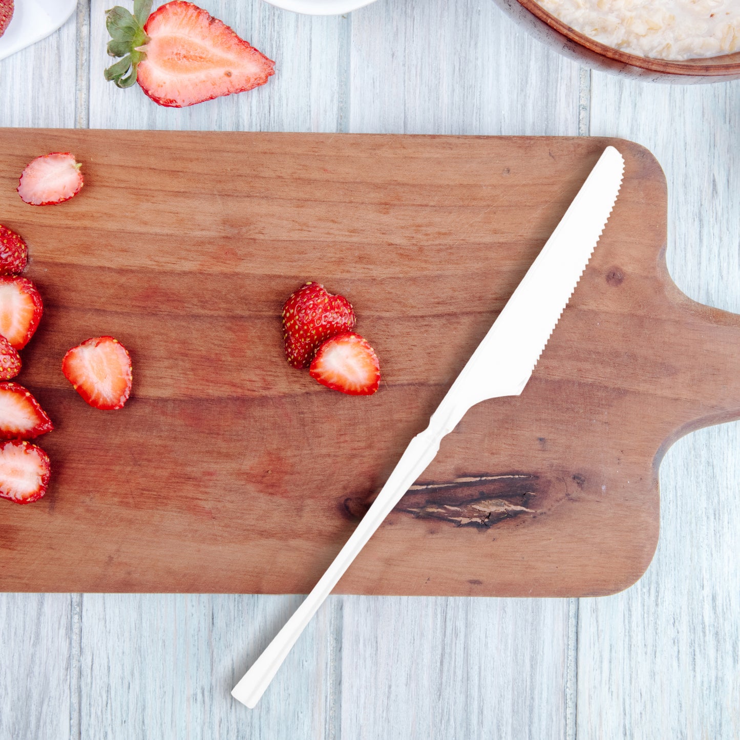 Solid White Moderno Disposable Plastic Dinner Knives