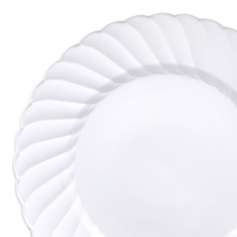 White Flair Plastic Buffet Plates (9