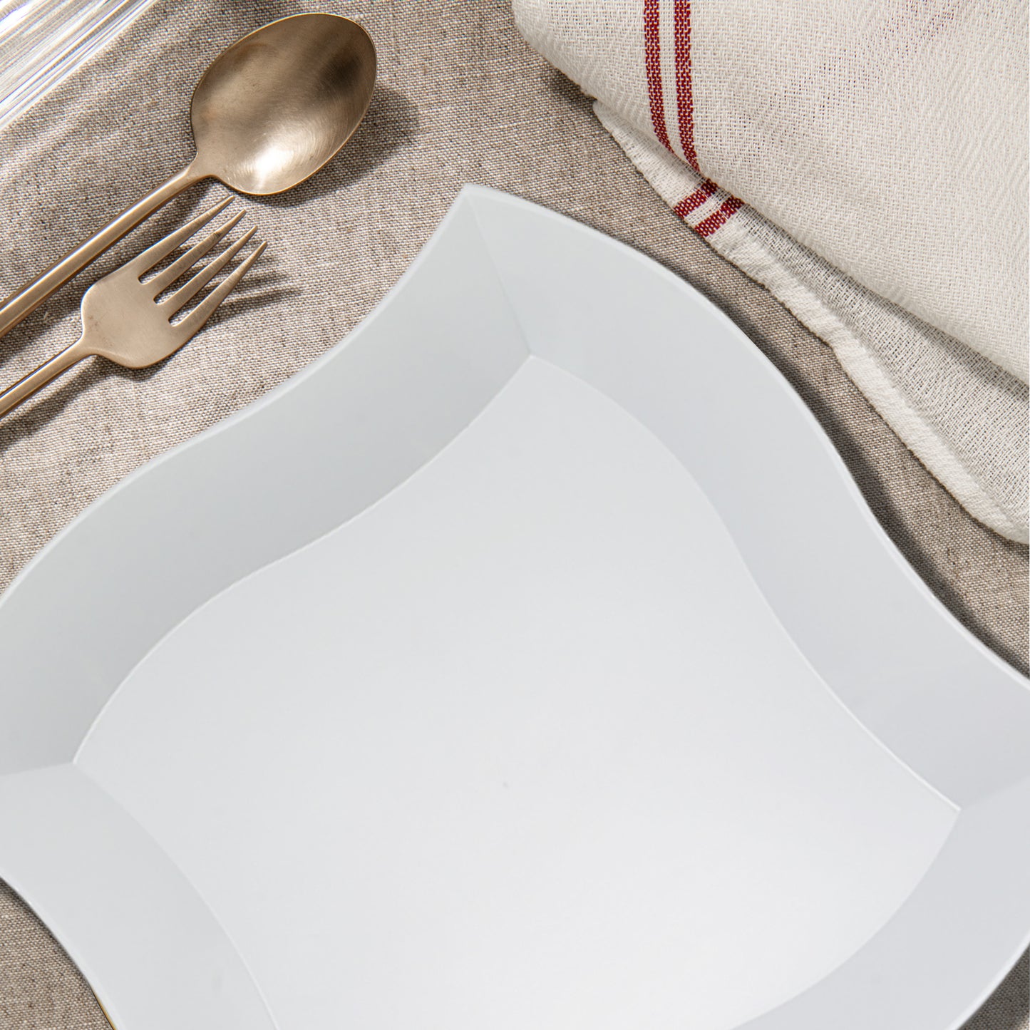 White Wave Disposable Plastic Dinner Plates (10")