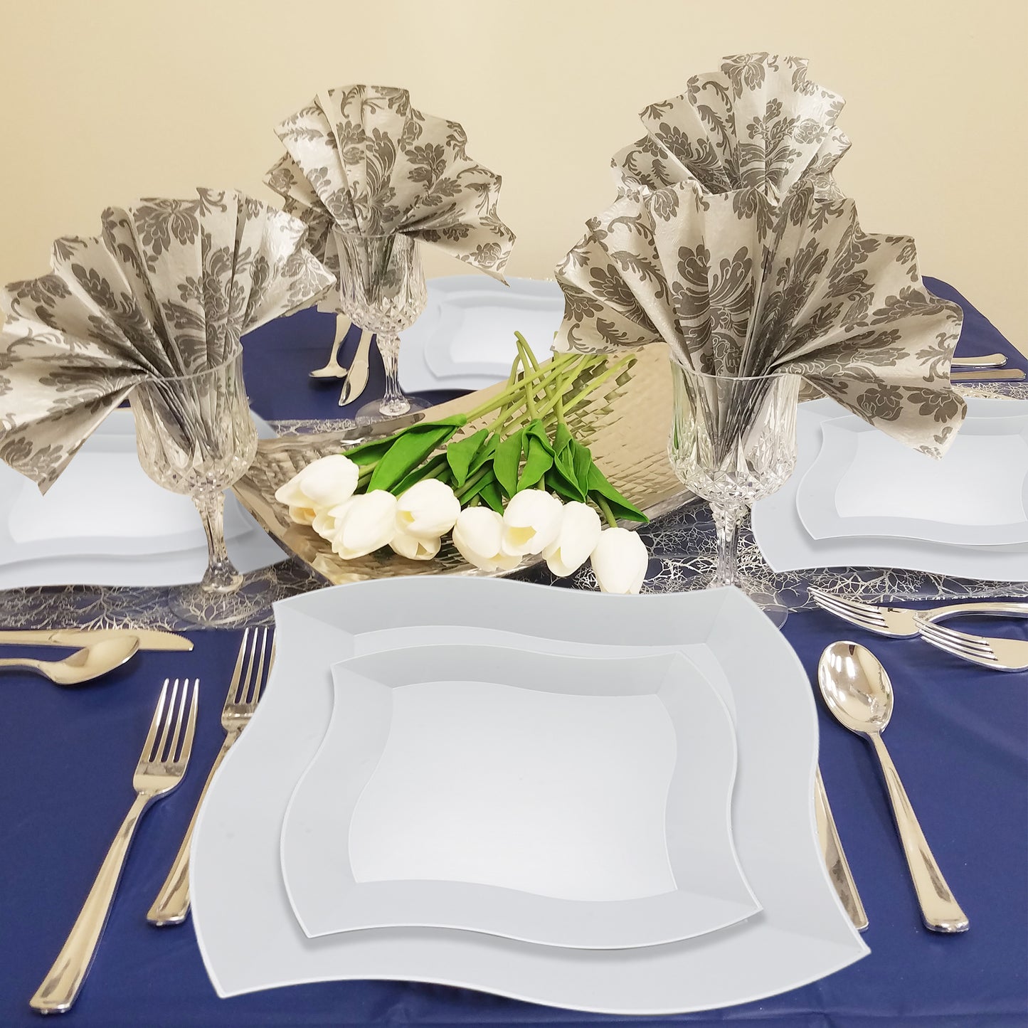 White Wave Disposable Plastic Dinner Plates (10")